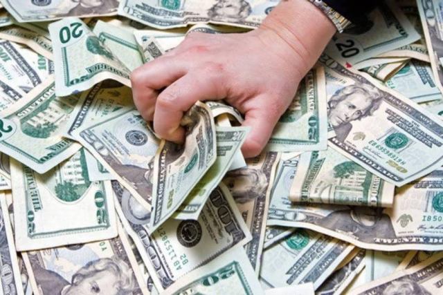 Rusiyada milyonçuların sayı azalır, milyarderlər çoxalır