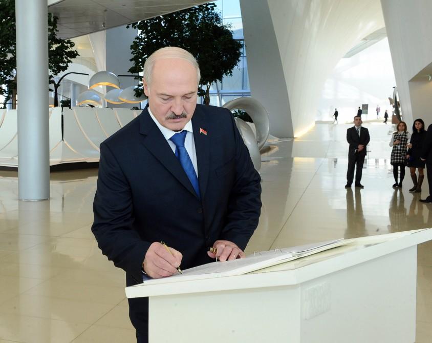 Lukaşenko Heydər Əliyev mərkəzində - FOTOLAR