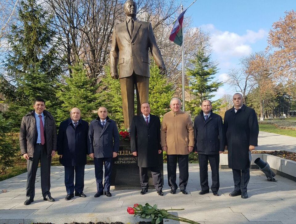 Azərbaycanlı deputatlar Serbiyaya gediblər - FOTO
