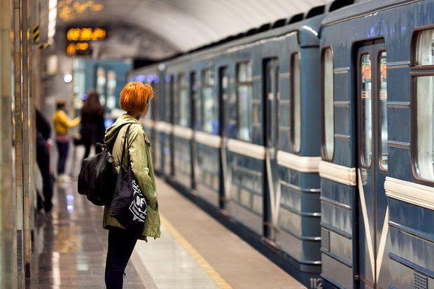 Bakı metrosunda İNTİHAR: özünü qatarın altına atdı  