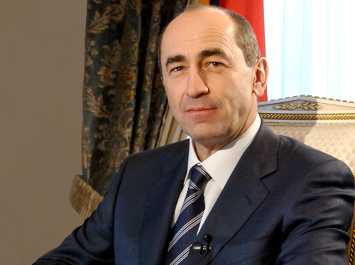 Köçəryan Ermənistandan gedir
