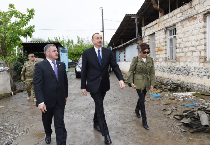 Prezident və xanımı aprel döyüşlərində ziyan dəymiş EVLƏRDƏ - YENİLƏNİB   