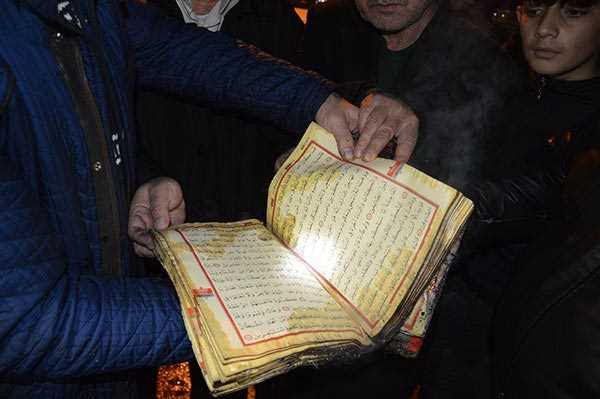 Ev k&uuml;l oldu: &ldquo;Quran&rdquo; yanmadı 