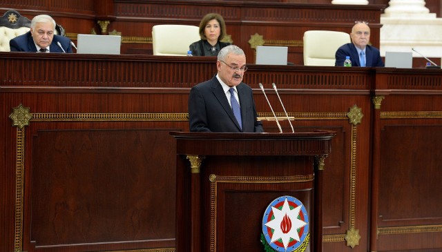 Artur Rasizadə büdcə müzakirələrinə gəldi