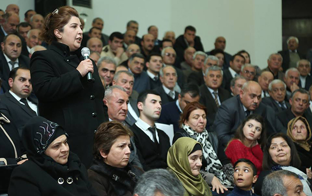 Elmar Vəliyev vətəndaşların şikayətlərini dinləyib