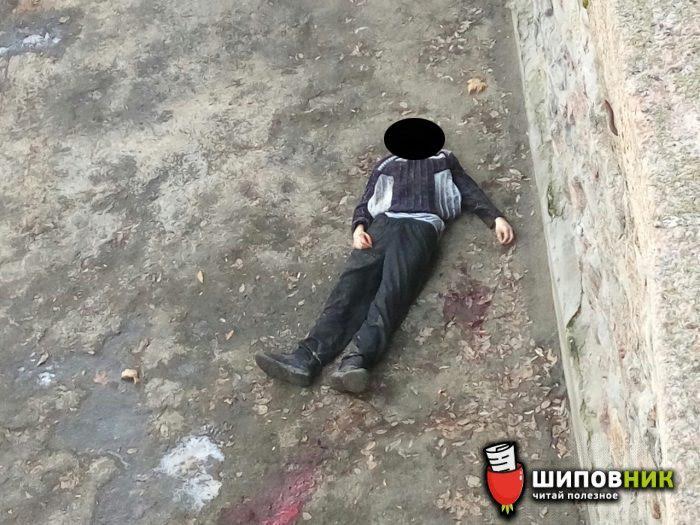 Kişi özünü pələnglərin qəfəsinə atıb intihar etdi