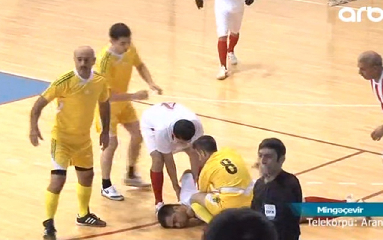 Gömrükçü oyun zamanı dünyasını dəyişdi - Video 