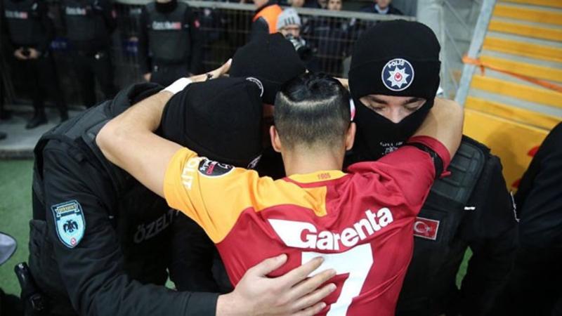 “Qalatasaray”ın oyunçusu qol vurub hər kəsi kövrəltdi - VİDEO 