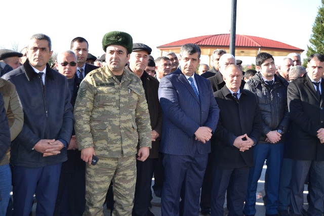 Heydər Əliyevin xatirəsi cəbhə bölgəsində yad edilib