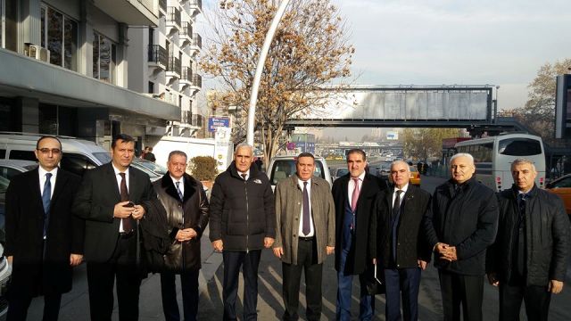 Azərbaycanın 15 qəzet rəhbəri Türkiyəyə gedib - FOTO  