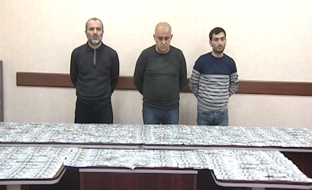 “Qara bazar”da daha bir əməliyyat - Dollar alverçiləri tutuldular