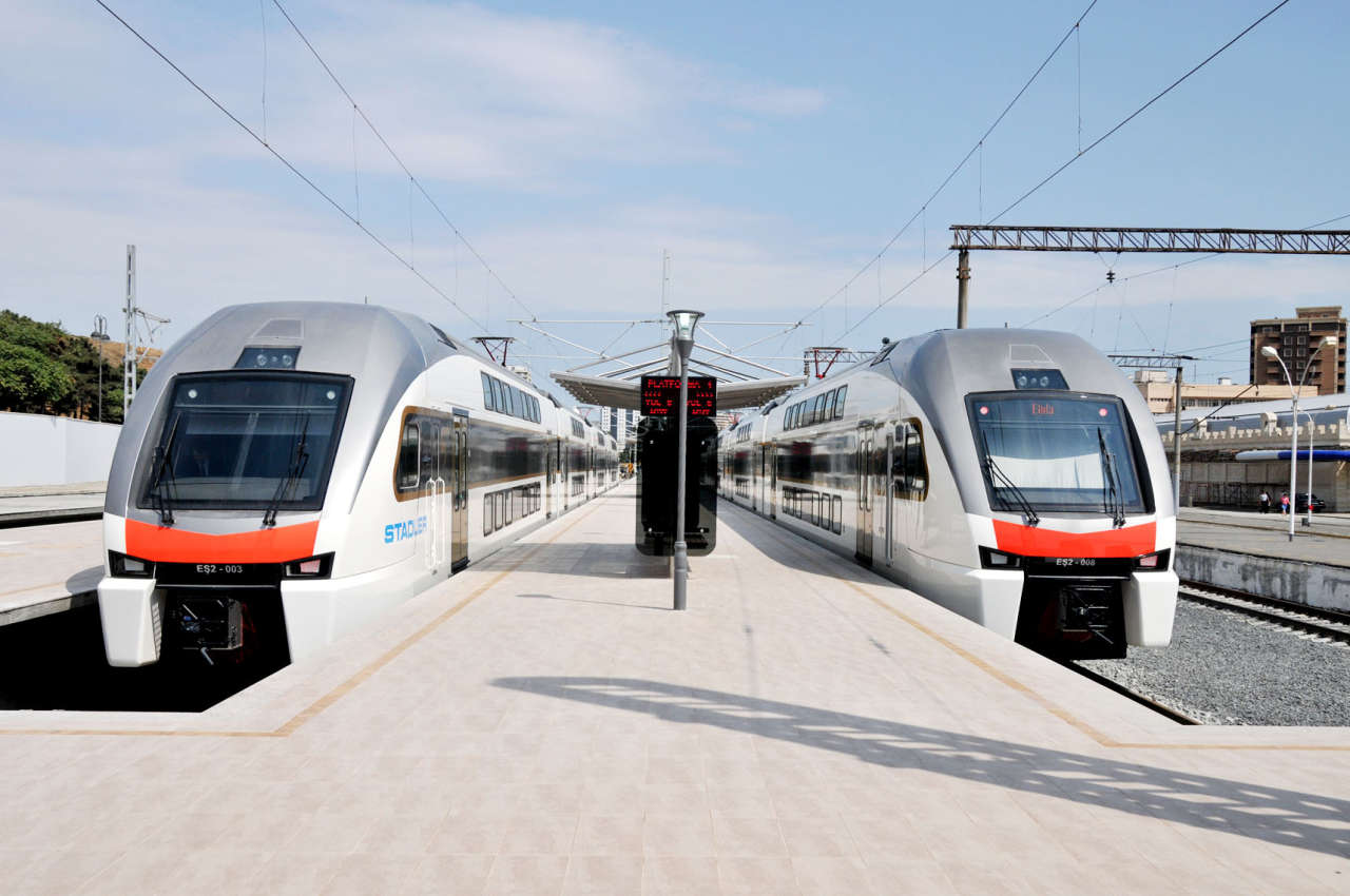 Bakı-Sumqayıt elektrik qatarı yolda qalıb