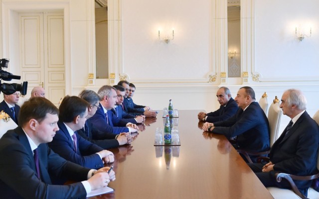 İlham Əliyev Roqozini qəbul etdi
