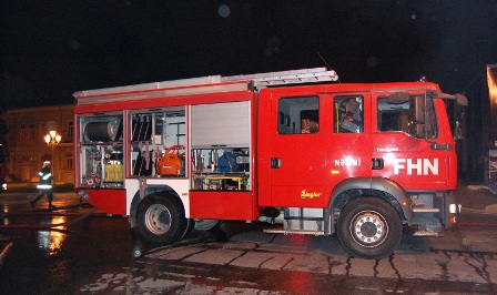Bakıda ikimərtəbəli bina yanıb 