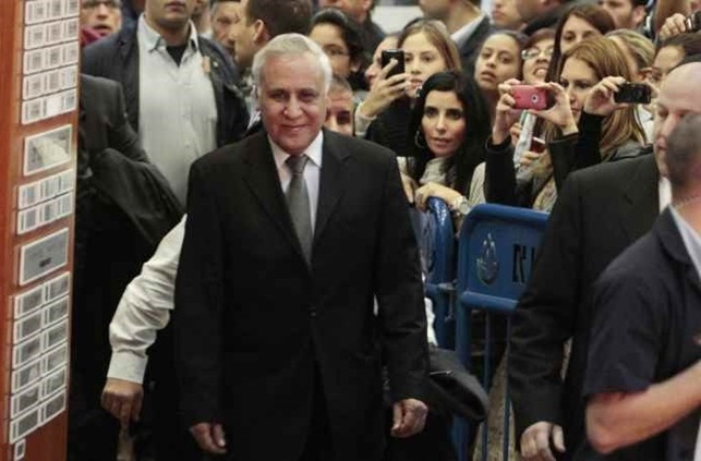 Zorlamaya görə tutulan prezident azadlığa çıxır