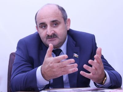 Deputat: “O məmurlara güzəştə getmək olmaz!"
