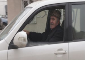 Xalq artistinin maşını cərimə meydançasına aparılıb