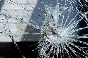 Epilepsiya xəstəsi avtomobili ağaca çırpıb   