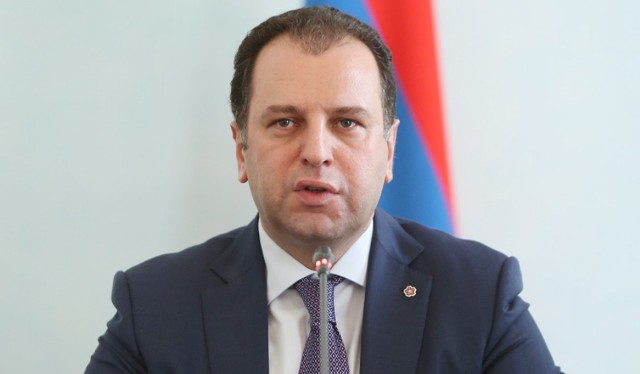 Ermənistanın müdafiə naziri Qarabağ müharibəsindən DANIŞDI
