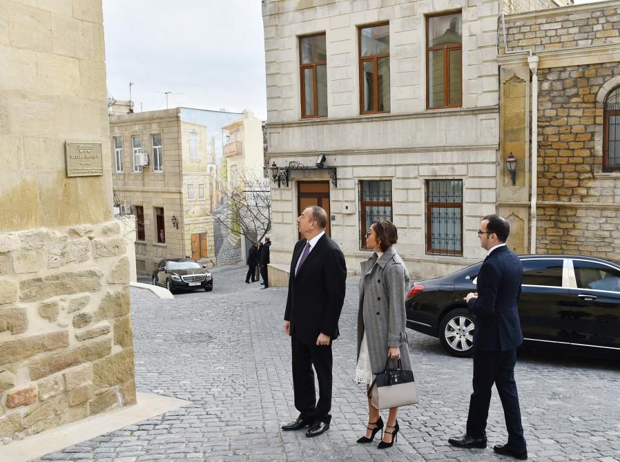 Prezident və xanımı məscidə getdi, teatrın açılışında iştirak etdi