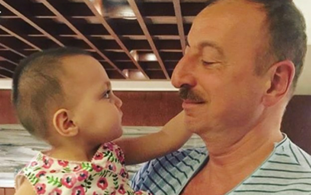 İlham Əliyevin balaca Əminə ilə fotosu paylaşıldı - Foto 