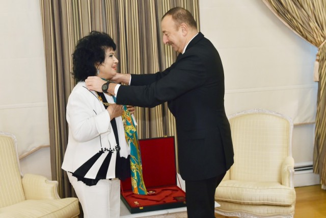  Prezident Zeynəb Xanlarovaya "Heydər Əliyev" ordeni təqdim etdi - FOTO 