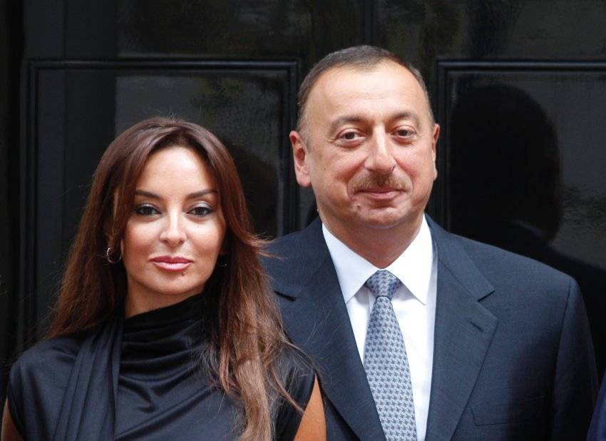 İlham Əliyev və xanımı Uşaq Bərpa Mərkəzinin AÇILIŞINDA