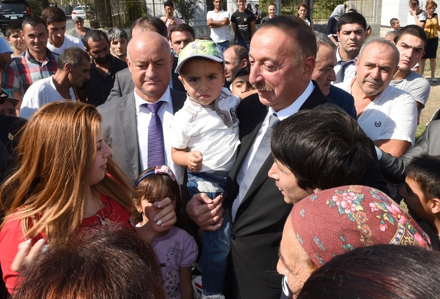 Bölgələrə 23 səfər, 64 açılış...  