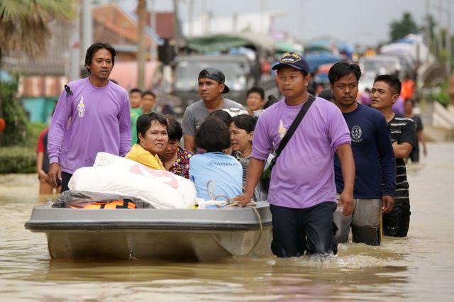 Leysan yağışları Tailandı fəlakət zonasına çevirib 
