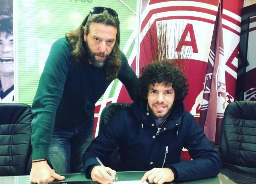 Azəraycanlı futbol&ccedil;u Yunanıstan klubuna ke&ccedil;di