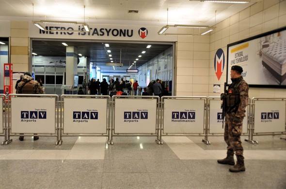İstanbul metrosunda bomba həyacanı - VİDEO