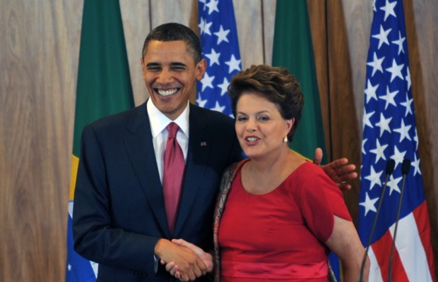 Obama Braziliya prezidentinin devrilməsində ittiham olunur