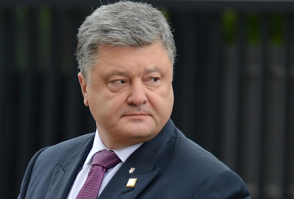 Poroşenko d&ouml;vlətə xəyanətdə ittiham olundu