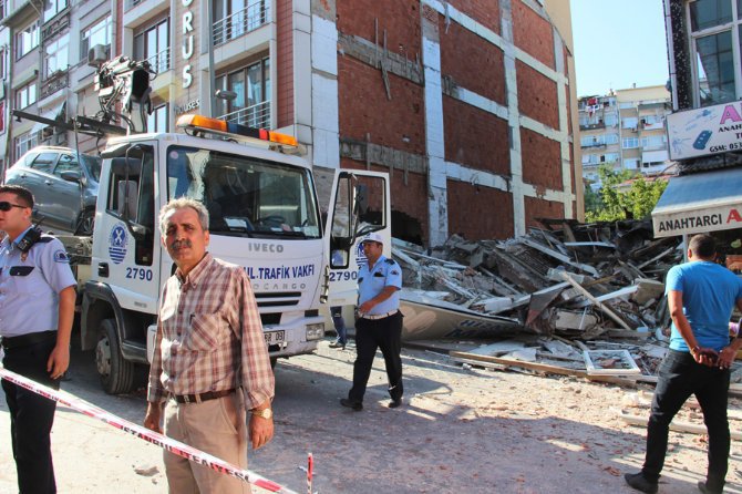 İstanbulda bina &ccedil;&ouml;kd&uuml;, &ouml;lən və yaralananlar var