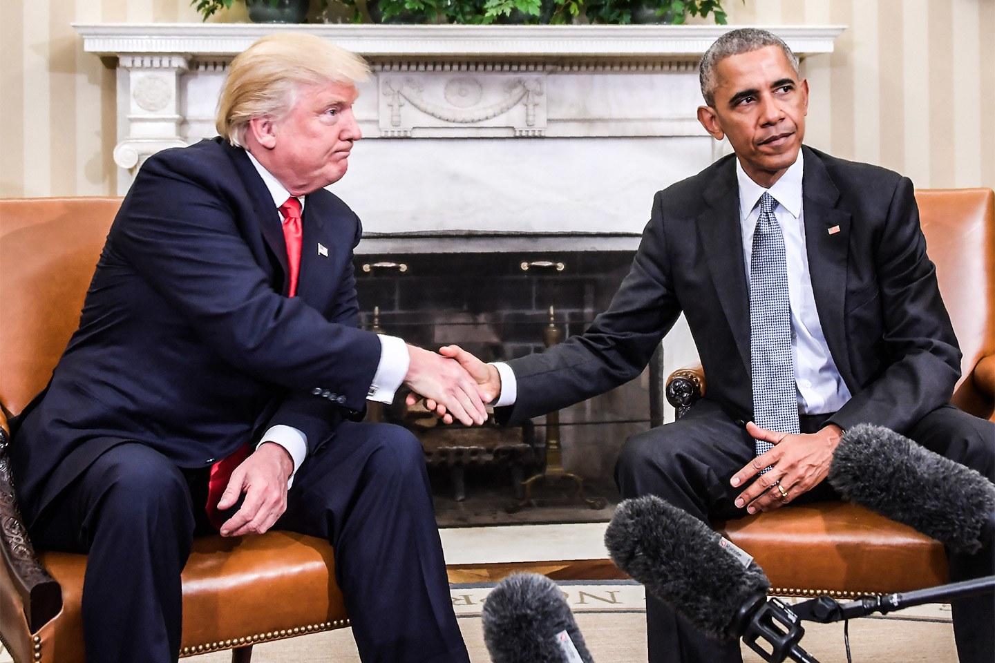 Obama Trampı &ccedil;ay s&uuml;frəsinə dəvət edib