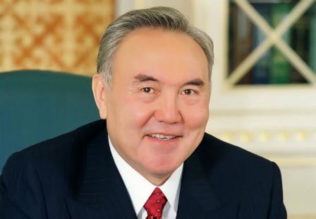 Nazarbayev səlahiyyətlərindən əl &ccedil;əkir
