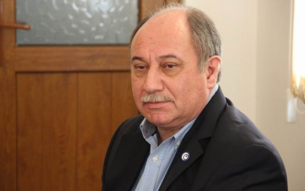 Deputat pensiya yaşının artırılmasını istəmir  