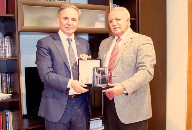 T&uuml;rkiyə Səfirliyinin m&uuml;şaviri Mətbuat Şurasında olub