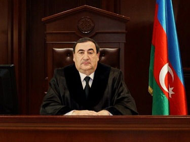 Ənver Seyidov işə &ccedil;ıxdı - 3 məhkuma h&ouml;km oxudu  