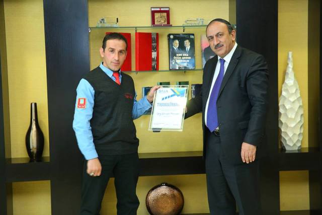 Sərnişinin həyatını xilas etdi, ayın s&uuml;r&uuml;c&uuml;s&uuml; se&ccedil;ildi - FOTO