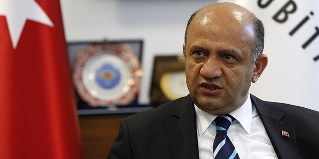 "T&uuml;rkiyədə 7-si general olmaqla 149 hərbi&ccedil;i axtarışdadır"