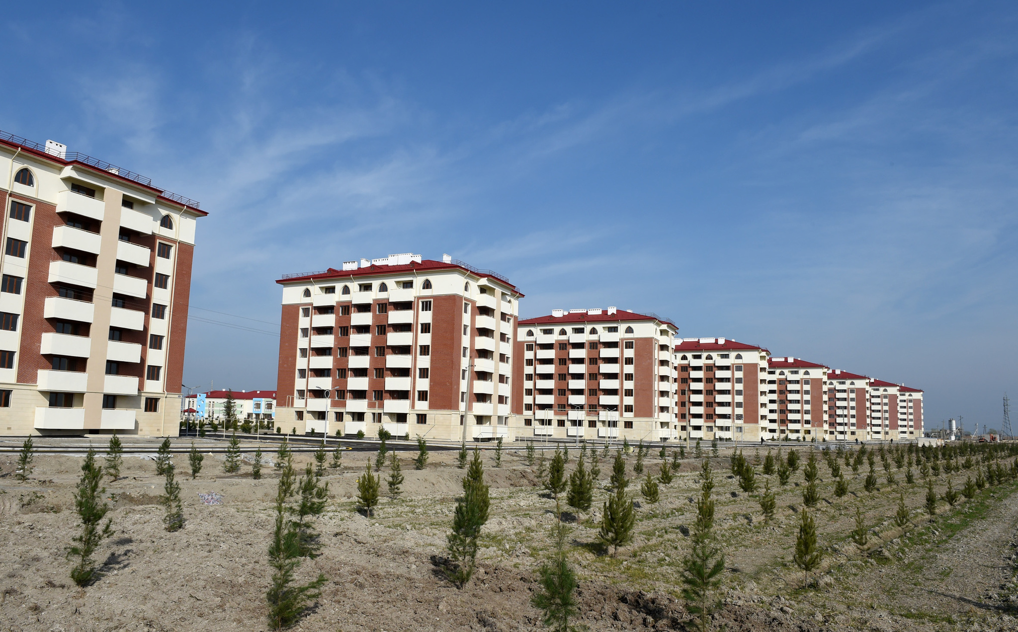 K&ouml;&ccedil;k&uuml;n qəsəbəsində intihar: Qadın &ouml;z&uuml;n&uuml; 7-ci mərtəbədən atdı 