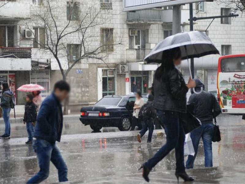 Sabah Bakıya yağış, b&ouml;lgələrə qar yağacaq - PROQNOZ
