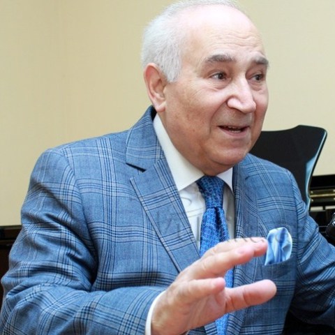 Tanınmış tarzəndən Canəli Əkbərova MƏSLƏHƏT: "Xan Şuşinski &ouml;z işi ilə məşğul idi"