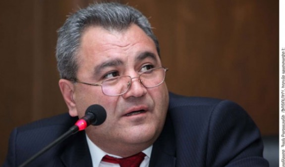 Ermənistanda Palata sədri istefa verdi