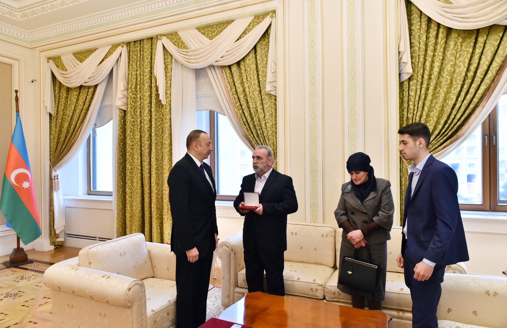 İlham Əliyev: &ldquo;&Ccedil;ingiz Qurbanovla fəxr edirik&rdquo;