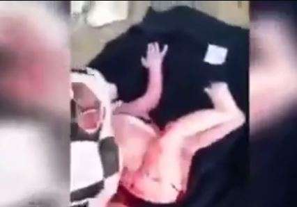 K&uuml;&ccedil;əyə atılan yeni doğulmuş k&ouml;rpə tapılıb - VİDEO