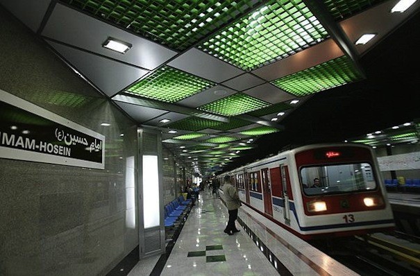 Tehran metrosunda FACİƏ: 3 &ouml;l&uuml;