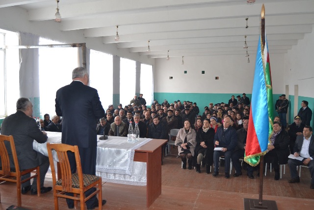 F&uuml;zulinin kəndlərində işıq, su, qaz problemləri həll olunub
