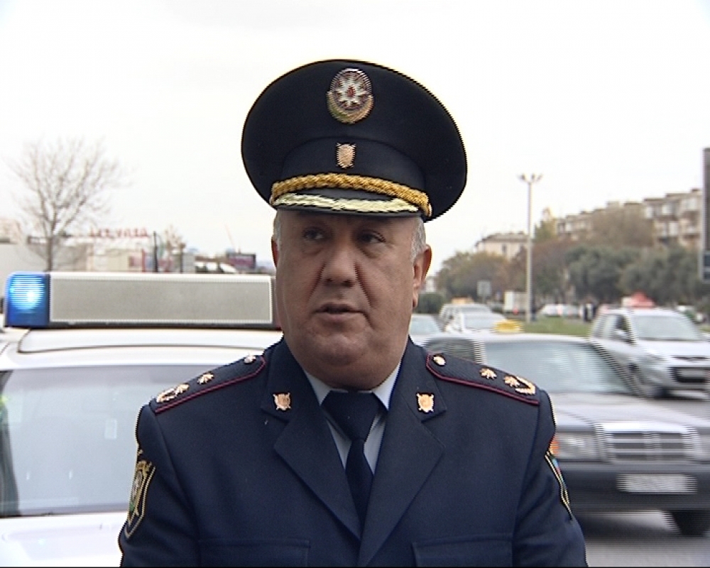 Koroğlu heykəlinin ətrafındakı k&uuml;&ccedil;ələrdə işıqforlar işləmir  